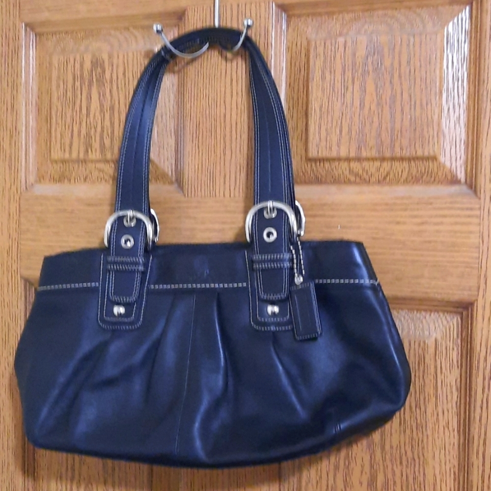 signature Handbag 👜 😎Coach